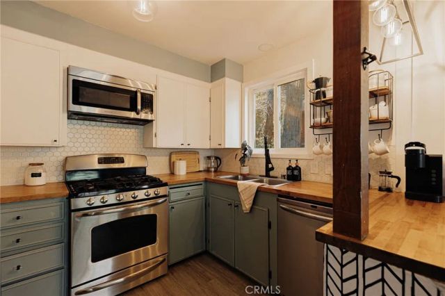 700 Community, Lake Arrowhead, CA 92352