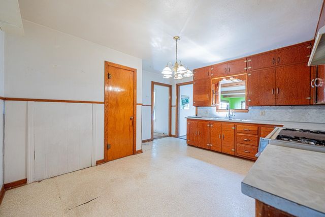 411 W 1st St, Stanton, TX 79782