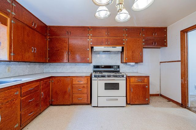 411 W 1st St, Stanton, TX 79782