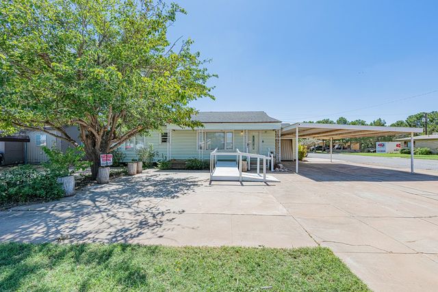 411 W 1st St, Stanton, TX 79782