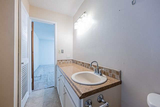 411 W 1st St, Stanton, TX 79782