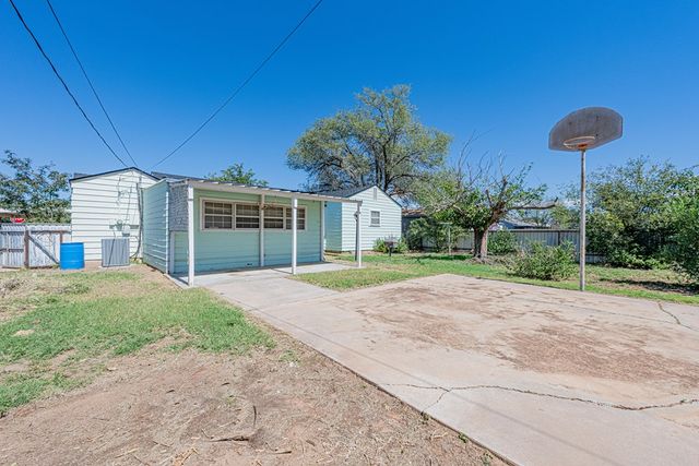 411 W 1st St, Stanton, TX 79782