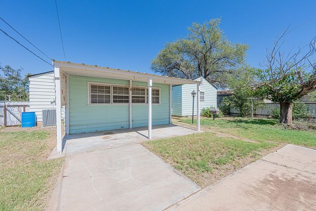 411 W 1st St, Stanton, TX 79782