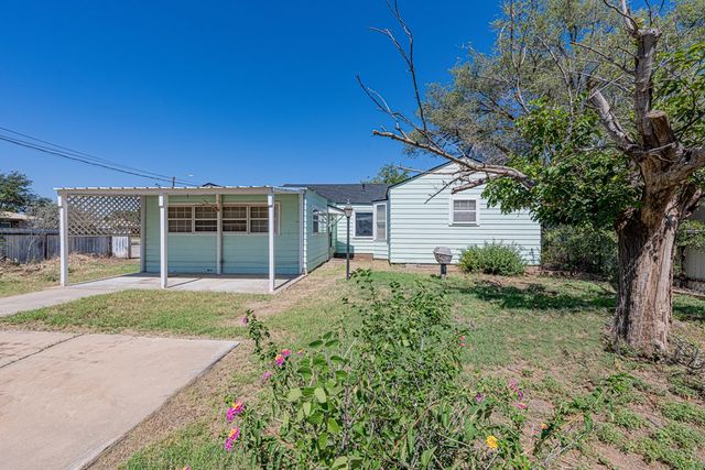 411 W 1st St, Stanton, TX 79782