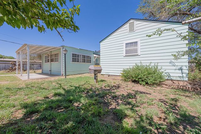 411 W 1st St, Stanton, TX 79782