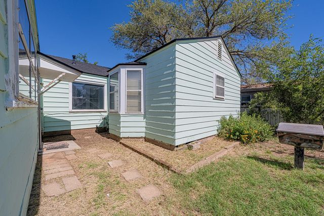 411 W 1st St, Stanton, TX 79782