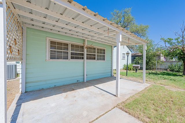 411 W 1st St, Stanton, TX 79782