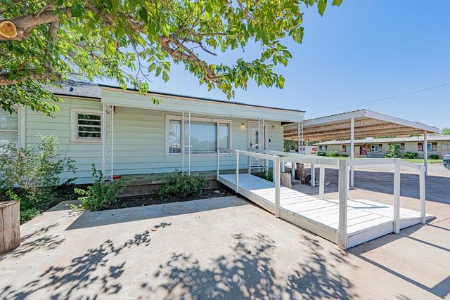 411 W 1st St, Stanton, TX 79782