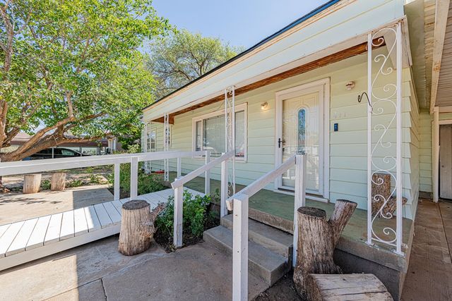 411 W 1st St, Stanton, TX 79782