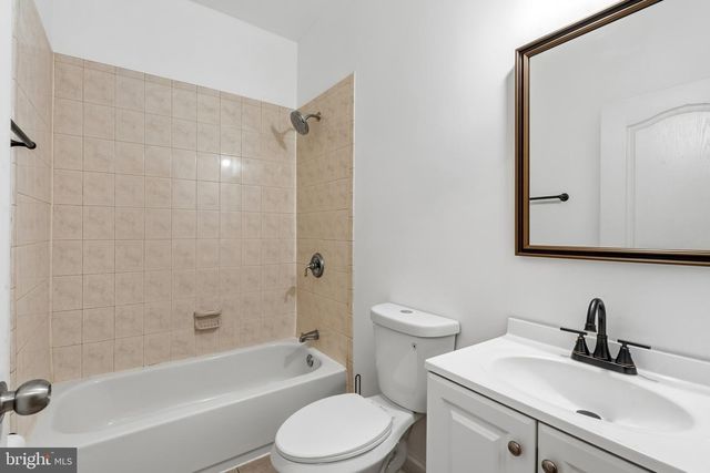 1018 11TH ST NE, Washington, DC 20002