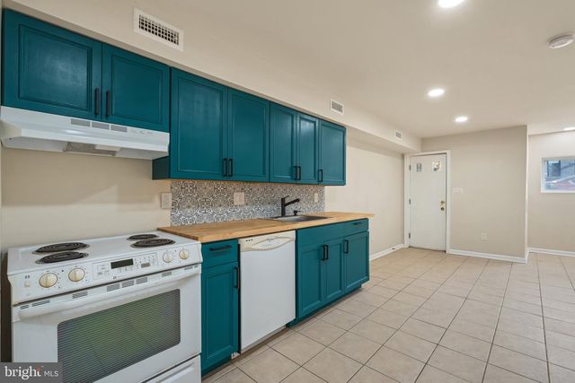 1018 11TH ST NE, Washington, DC 20002