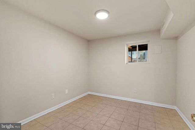 1018 11TH ST NE, Washington, DC 20002