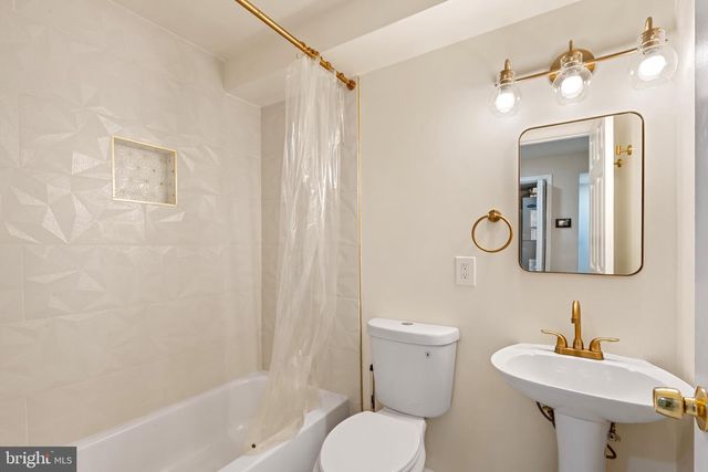 1018 11TH ST NE, Washington, DC 20002