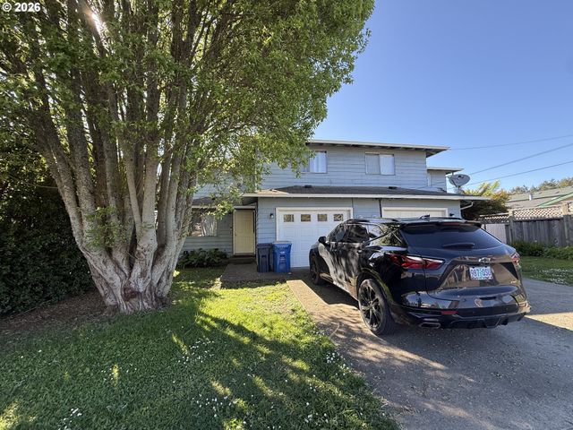 735 2ND St, Brookings, OR 97415