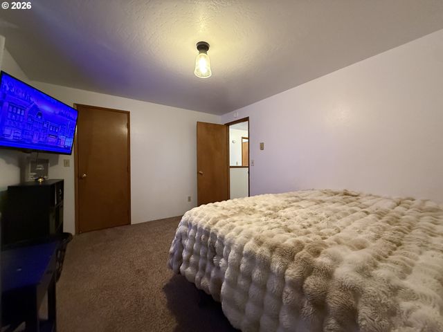 735 2ND St, Brookings, OR 97415