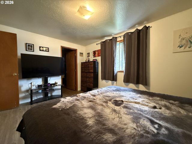 735 2ND St, Brookings, OR 97415