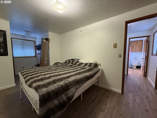 735 2ND St, Brookings, OR 97415