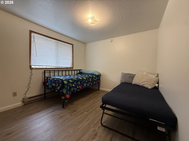 735 2ND St, Brookings, OR 97415