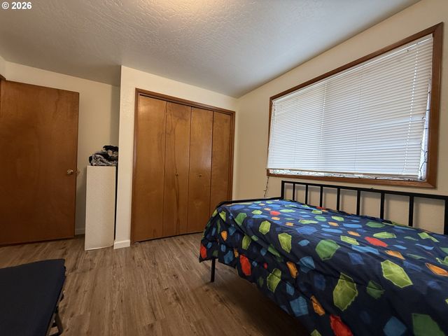 735 2ND St, Brookings, OR 97415