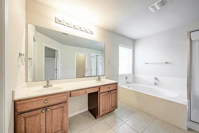 207 Kerley DR, Hutto, TX 78634