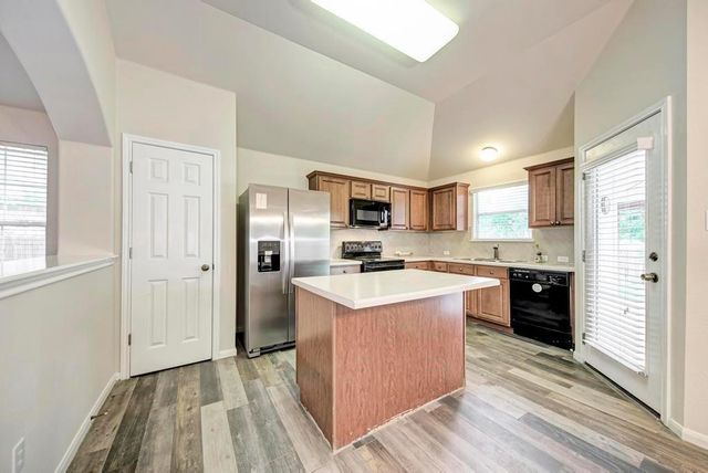 207 Kerley DR, Hutto, TX 78634
