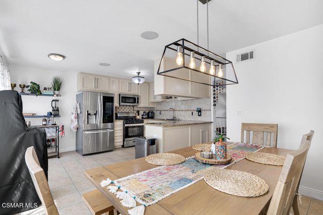 19950 Sherman Way A, Winnetka, CA 91306
