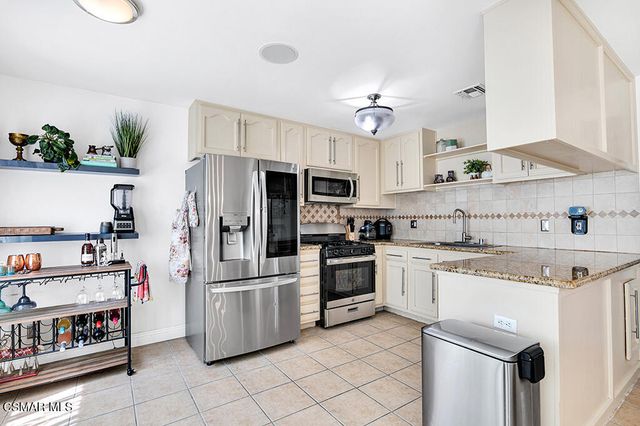 19950 Sherman Way A, Winnetka, CA 91306