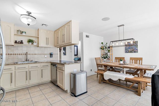 19950 Sherman Way A, Winnetka, CA 91306