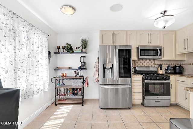 19950 Sherman Way A, Winnetka, CA 91306