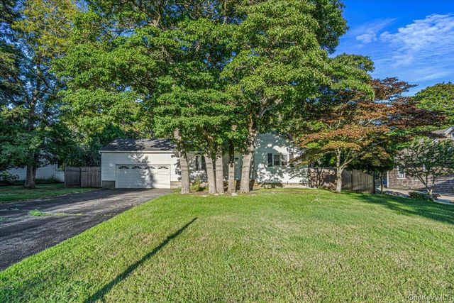 189 Belleview Avenue, Center Moriches, NY 11934
