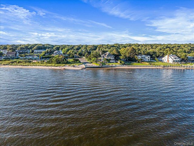 189 Belleview Avenue, Center Moriches, NY 11934