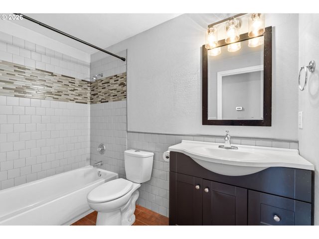 1230 E REID Ct, La Center, WA 98629