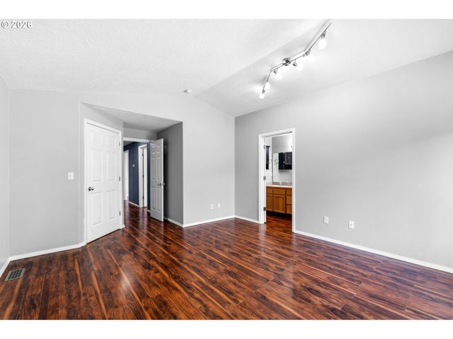 1230 E REID Ct, La Center, WA 98629