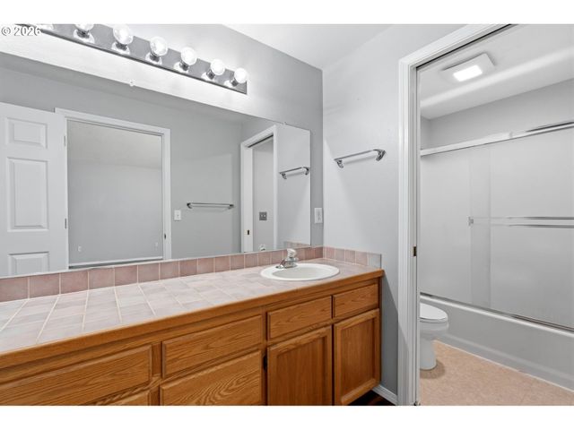 1230 E REID Ct, La Center, WA 98629
