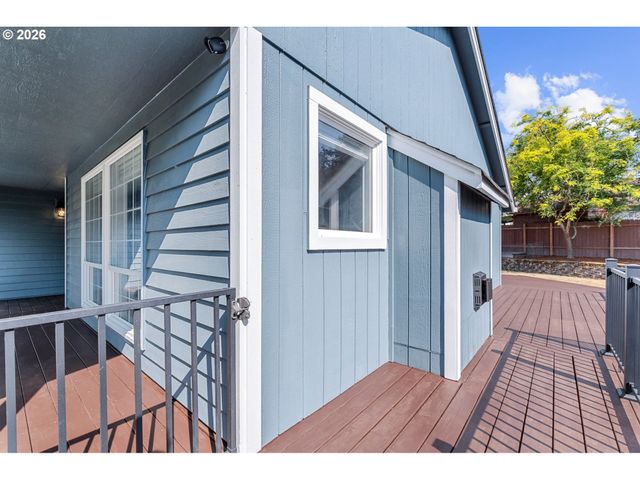 1230 E REID Ct, La Center, WA 98629