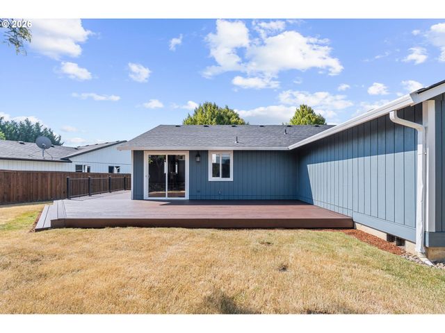 1230 E REID Ct, La Center, WA 98629