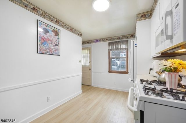 38 Sherwood St, Clifton City, NJ 07013