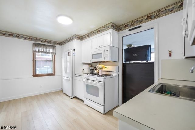 38 Sherwood St, Clifton City, NJ 07013