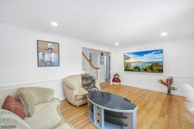 38 Sherwood St, Clifton City, NJ 07013