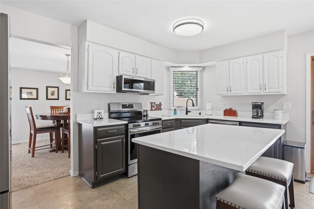 4712 67th Street, Urbandale, IA 50322