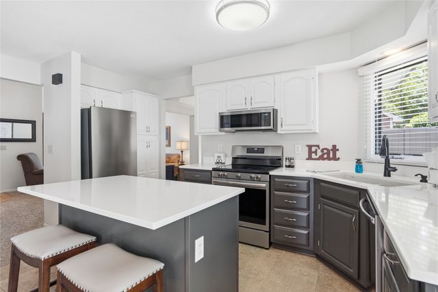 4712 67th Street, Urbandale, IA 50322