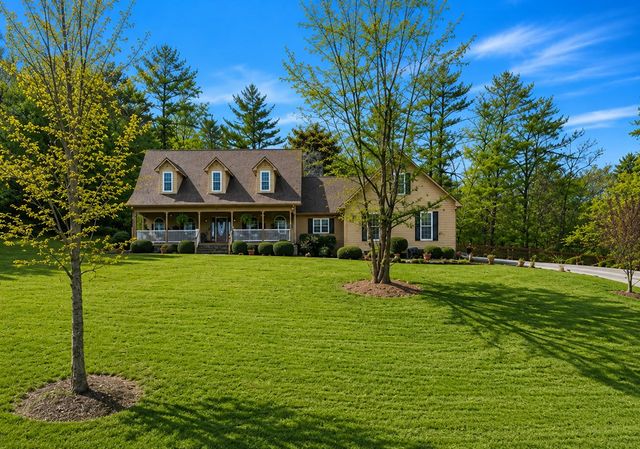 38 Oakwood Drive, Blue Ridge, GA 30513