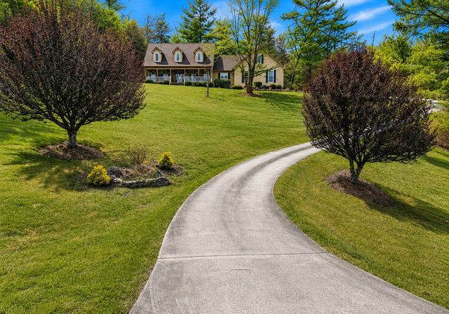 38 Oakwood Drive, Blue Ridge, GA 30513