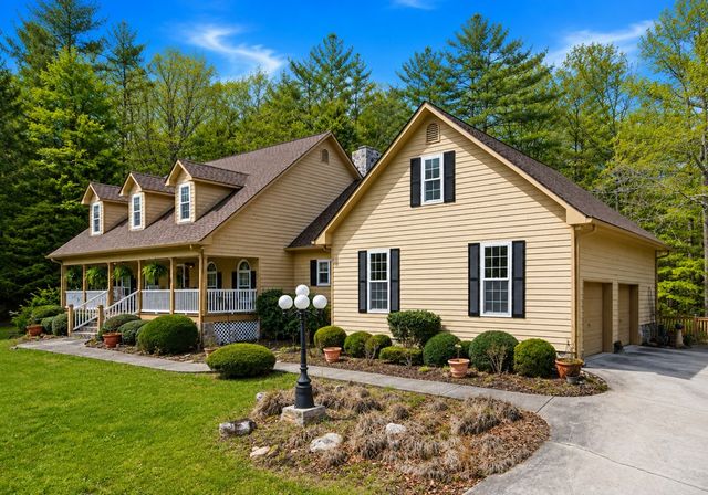 38 Oakwood Drive, Blue Ridge, GA 30513