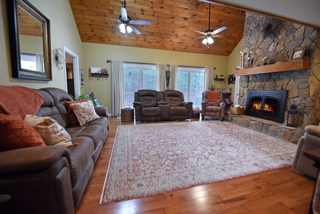 38 Oakwood Drive, Blue Ridge, GA 30513