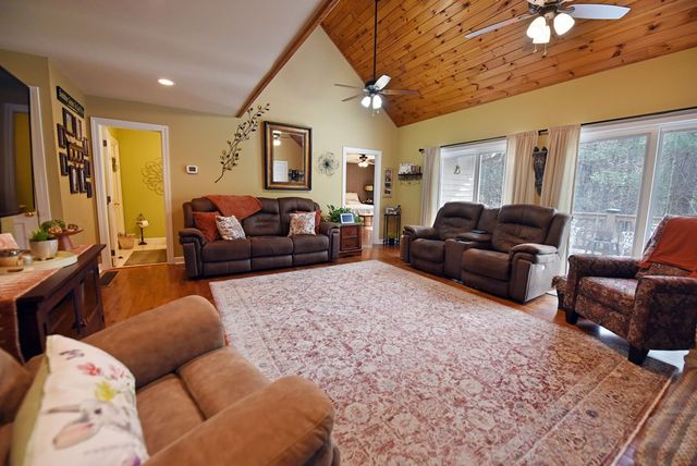 38 Oakwood Drive, Blue Ridge, GA 30513
