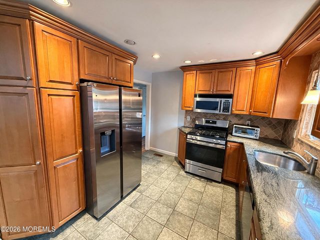 7 Carole Drive, Oakhurst, NJ 07755