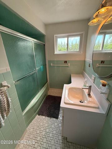 7 Carole Drive, Oakhurst, NJ 07755