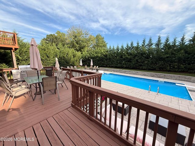7 Carole Drive, Oakhurst, NJ 07755