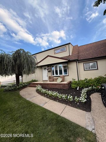 7 Carole Drive, Oakhurst, NJ 07755